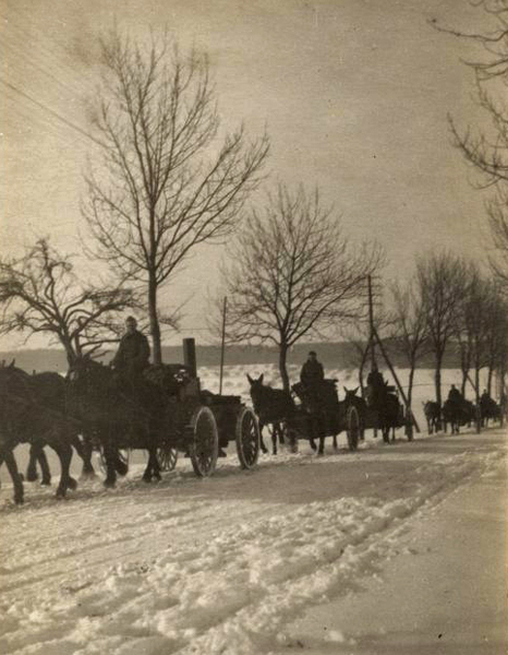 pulling army kitchen icy road in Germany 1919 wwimus