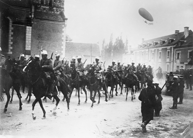 french soldiers with blimp in air behind LOC