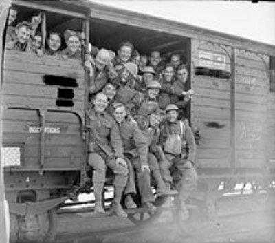 WW1 American troops in a 40and8 French boxcar