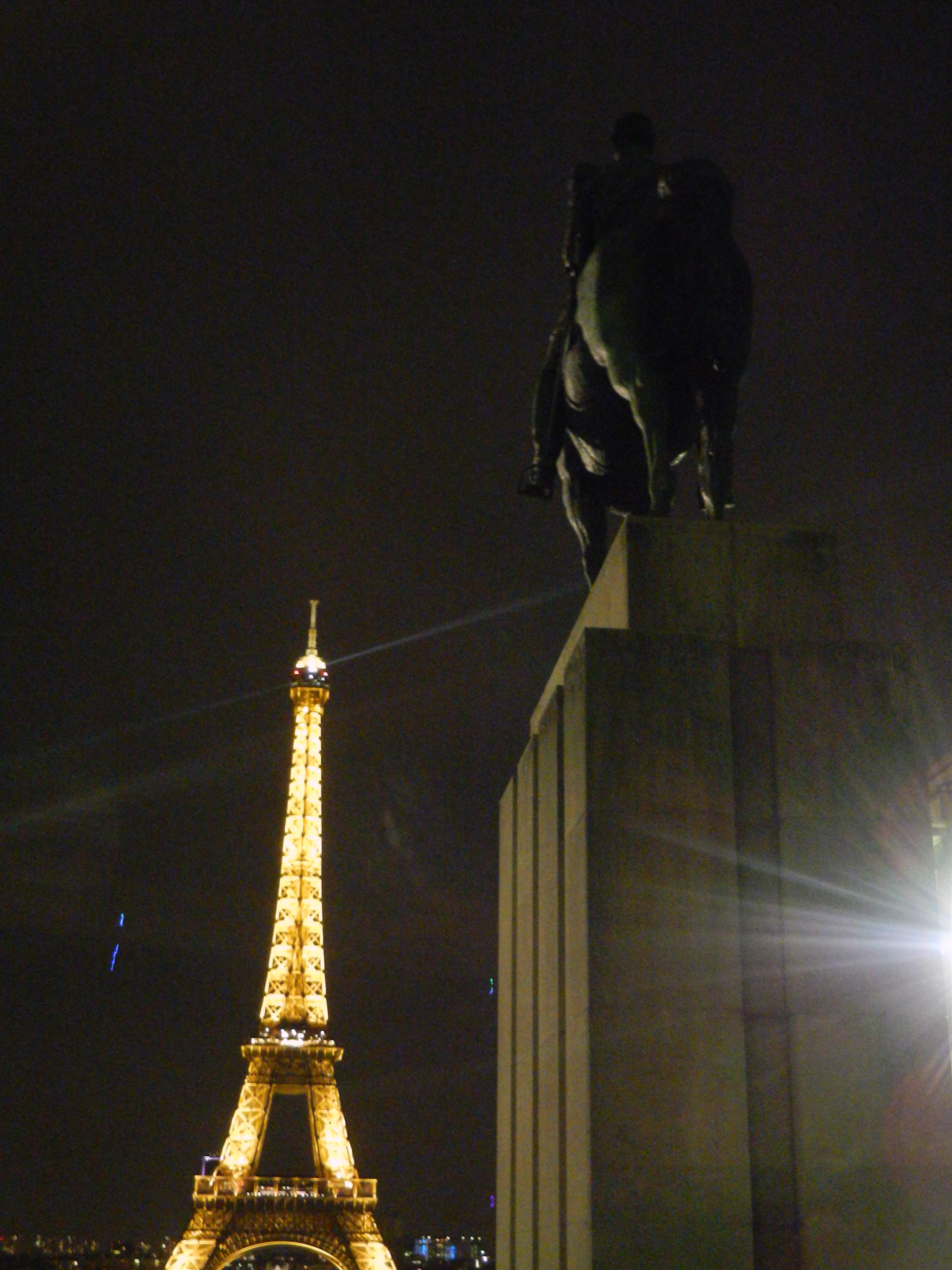 10 6 eiffel at night