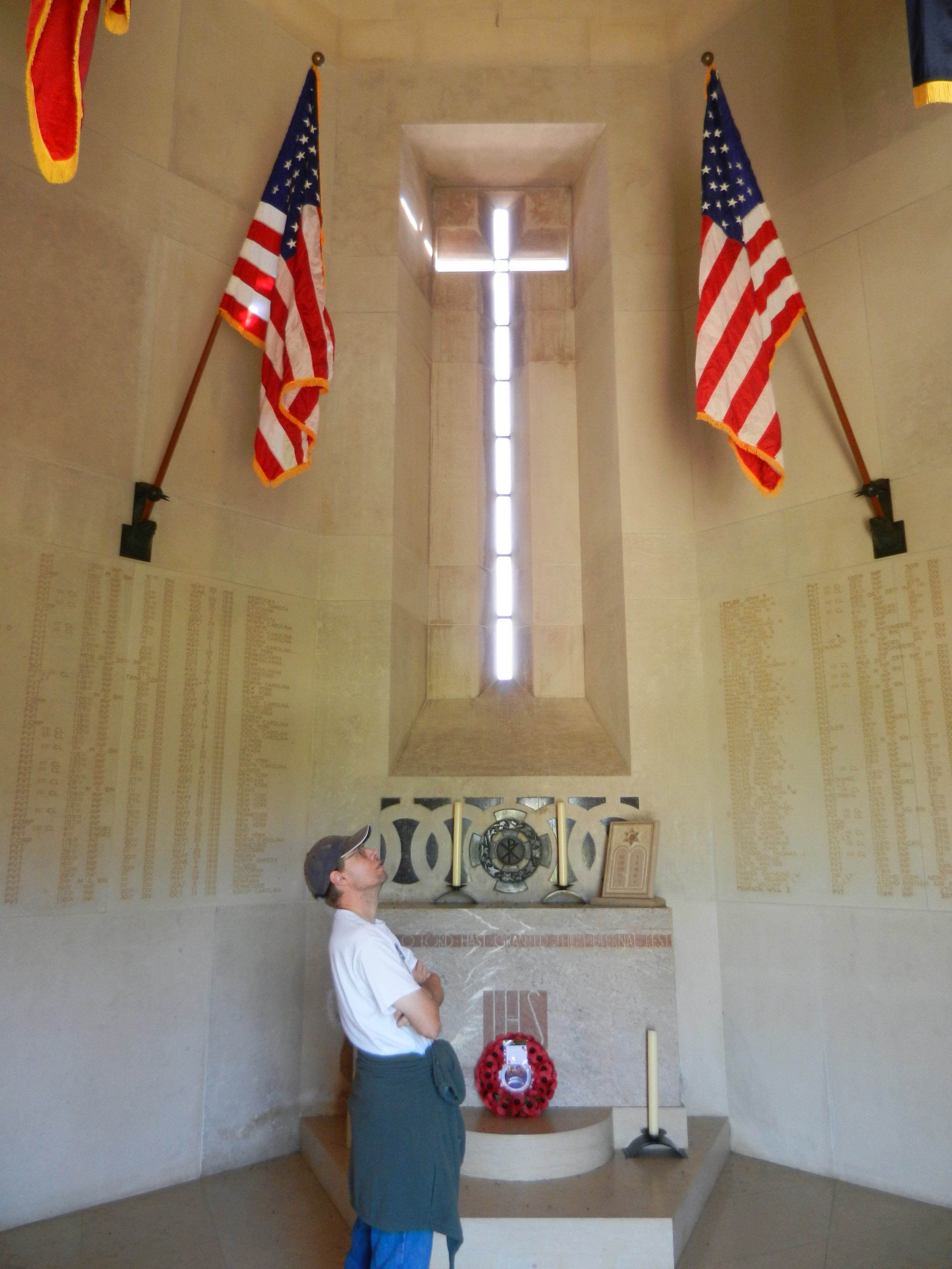 10 9 somme memorial cemetery chapel