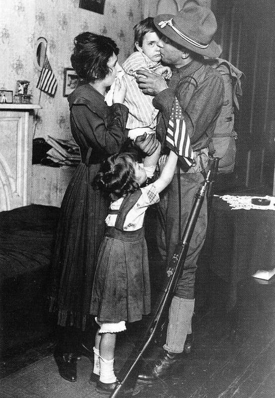 US soldier saying goodbye to family