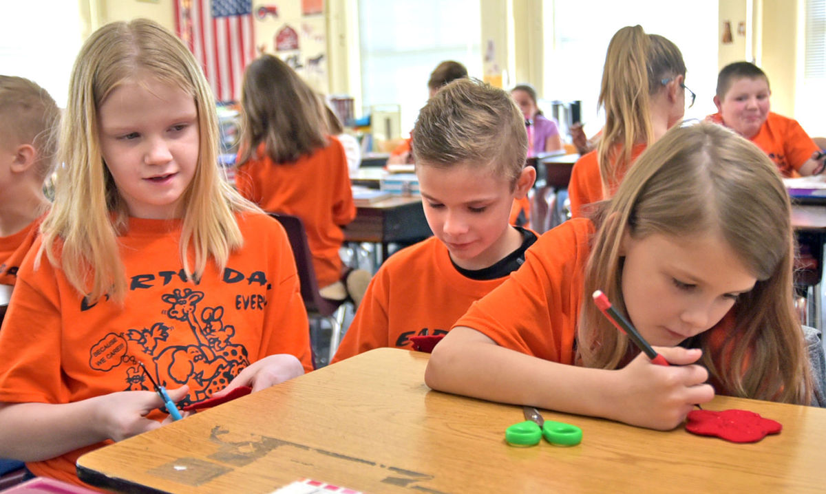 KY students make poppies