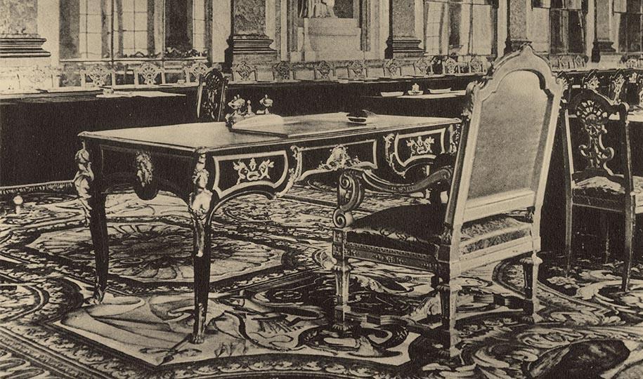 1919 0000 Signing Table