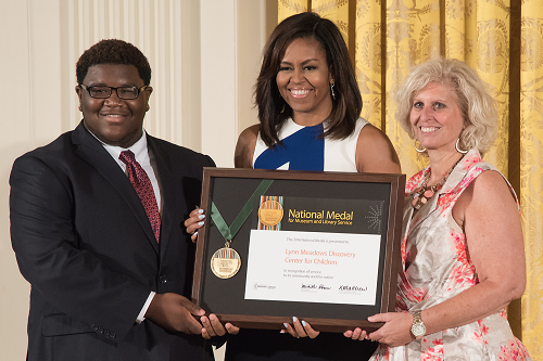 Remembrance award Obama 500
