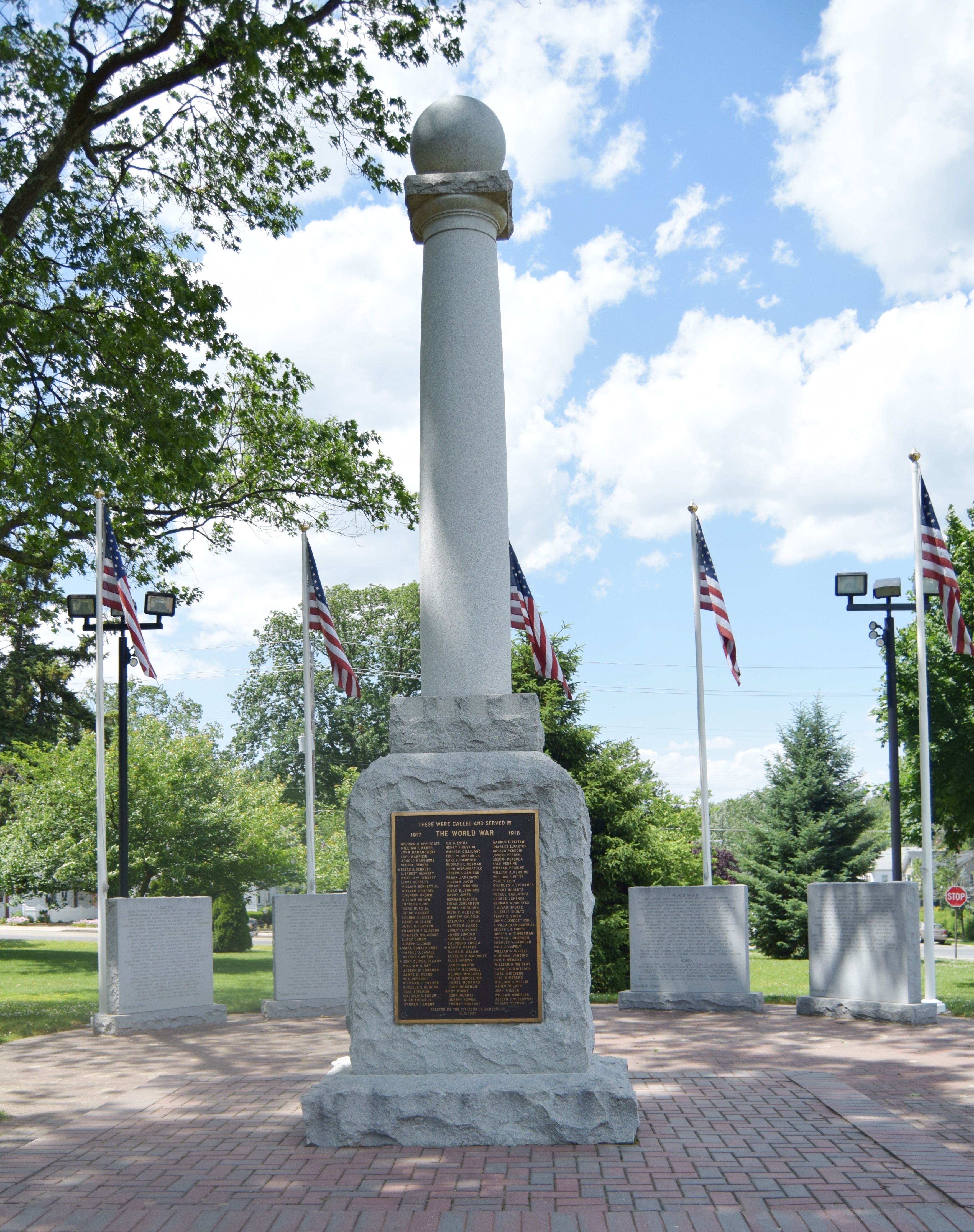 Zoom on the image : WWI Monument - Jamesburg
