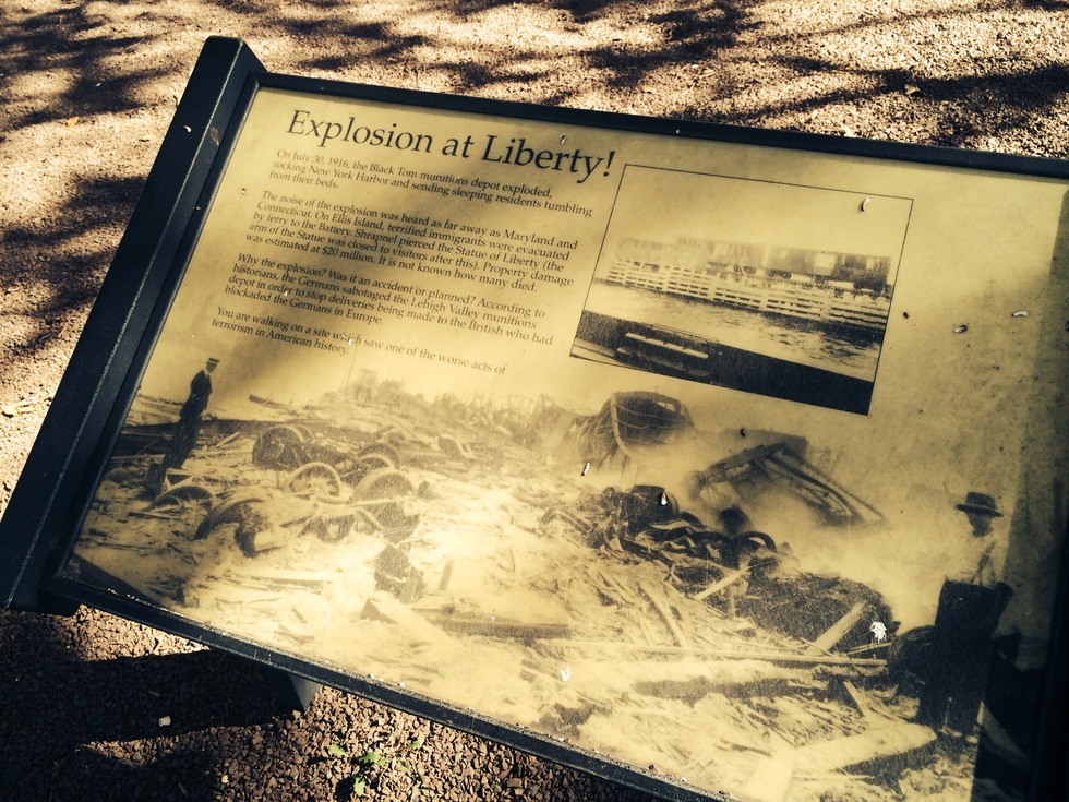 Zoom on the image : Black Tom Explosion Memorials - Jersey City