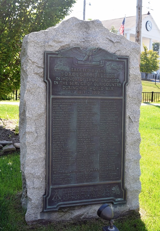 Zoom on the image : World War Monument - Butler