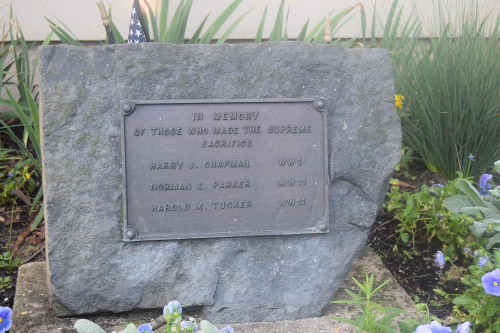 Zoom on the image : War Memorial - Crosswicks