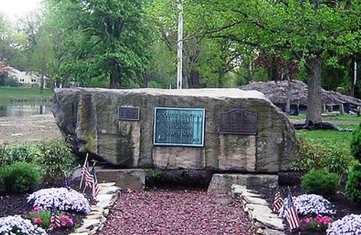Zoom on the image : War Memorial - Demarest