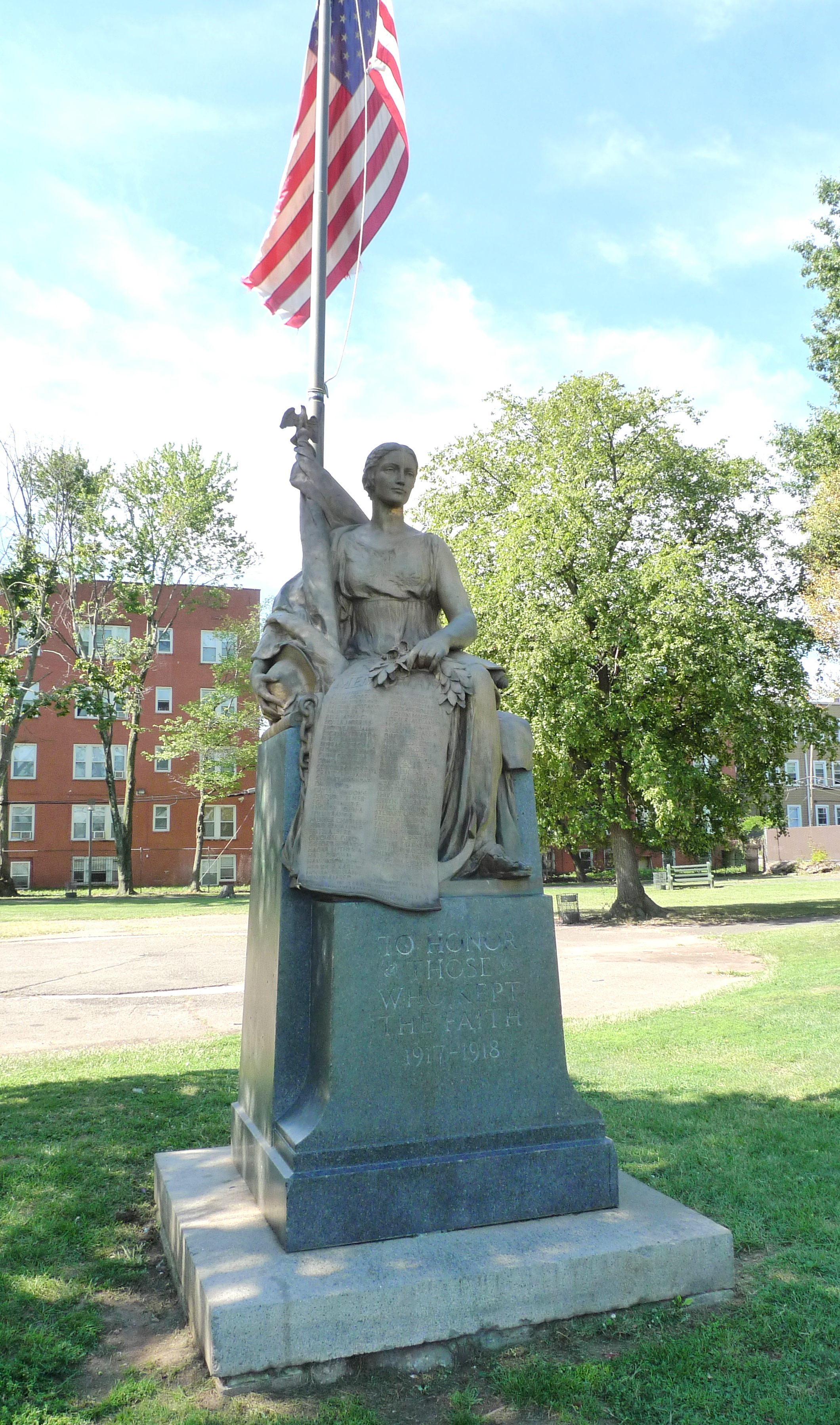 Zoom on the image : World War I Memorial - East Orange