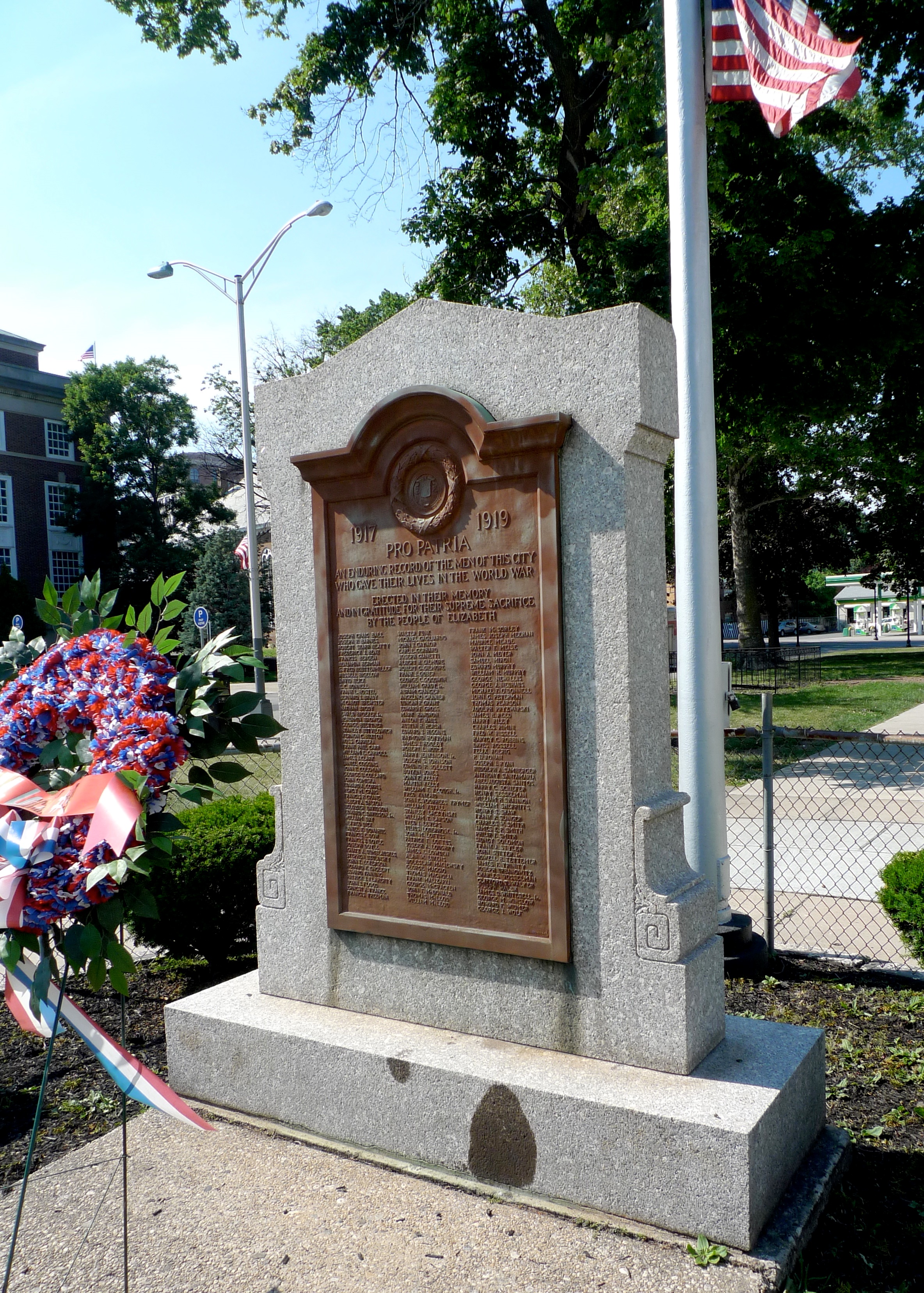 Zoom on the image : WWI Monument - Elizabeth