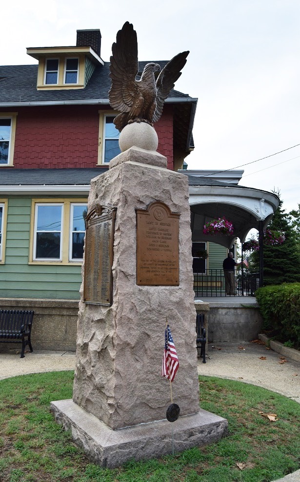 Zoom on the image : WWI Monument - Gloucester City