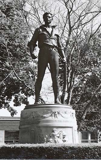 Zoom on the image : War Memorial - Hackensack