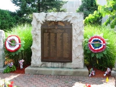 Zoom on the image : WWI Monument - Hawthorne