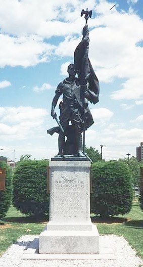 Zoom on the image : Citizen Soldiers Monument - Irvington