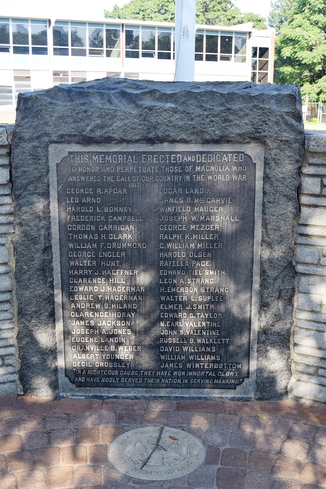 Zoom on the image : World War Memorial - Magnolia