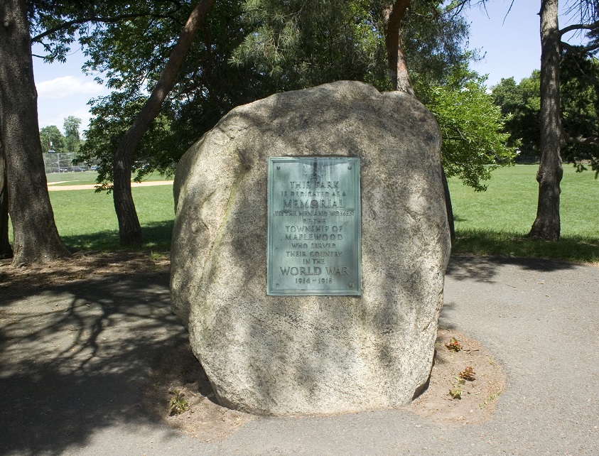 Zoom on the image : Maplewood Memorial Park - Maplewood