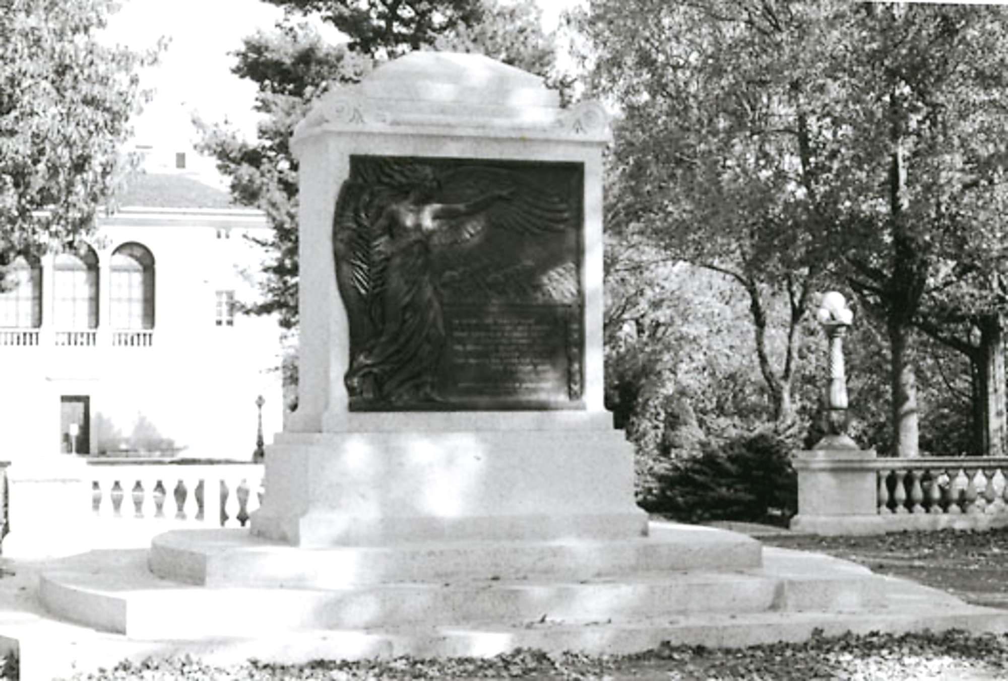 Zoom on the image : WWI Memorial Cenotaph - Morristown