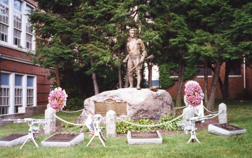 Zoom on the image : War Memorial - North Arlington