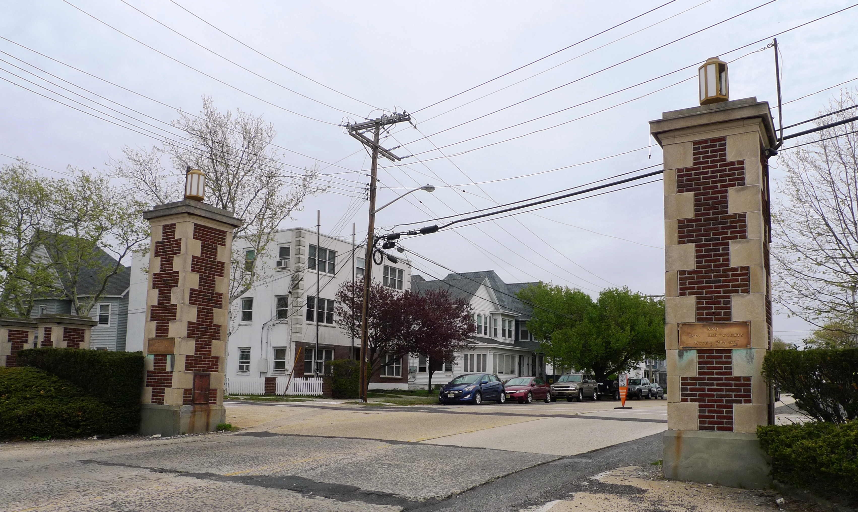 Zoom on the image : WWI Memorial Gates - Ocean Grove