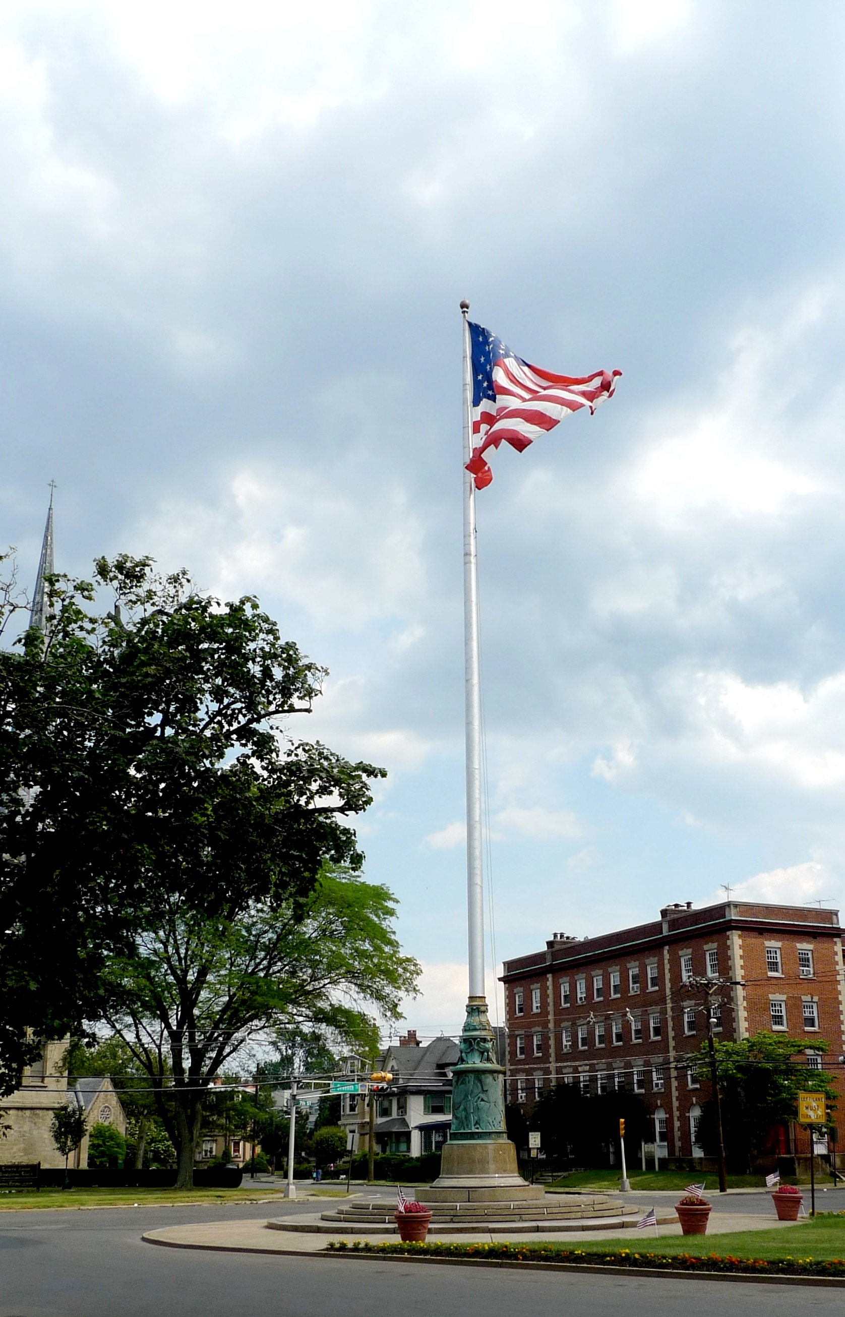 Zoom on the image : War Memorial - Plainfield