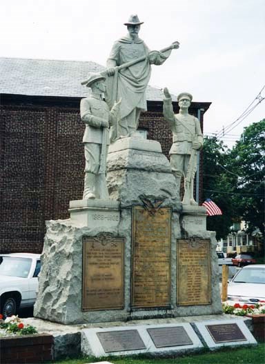 Zoom on the image : Veterans Memorial, Handing Down Old Glory - Red Bank