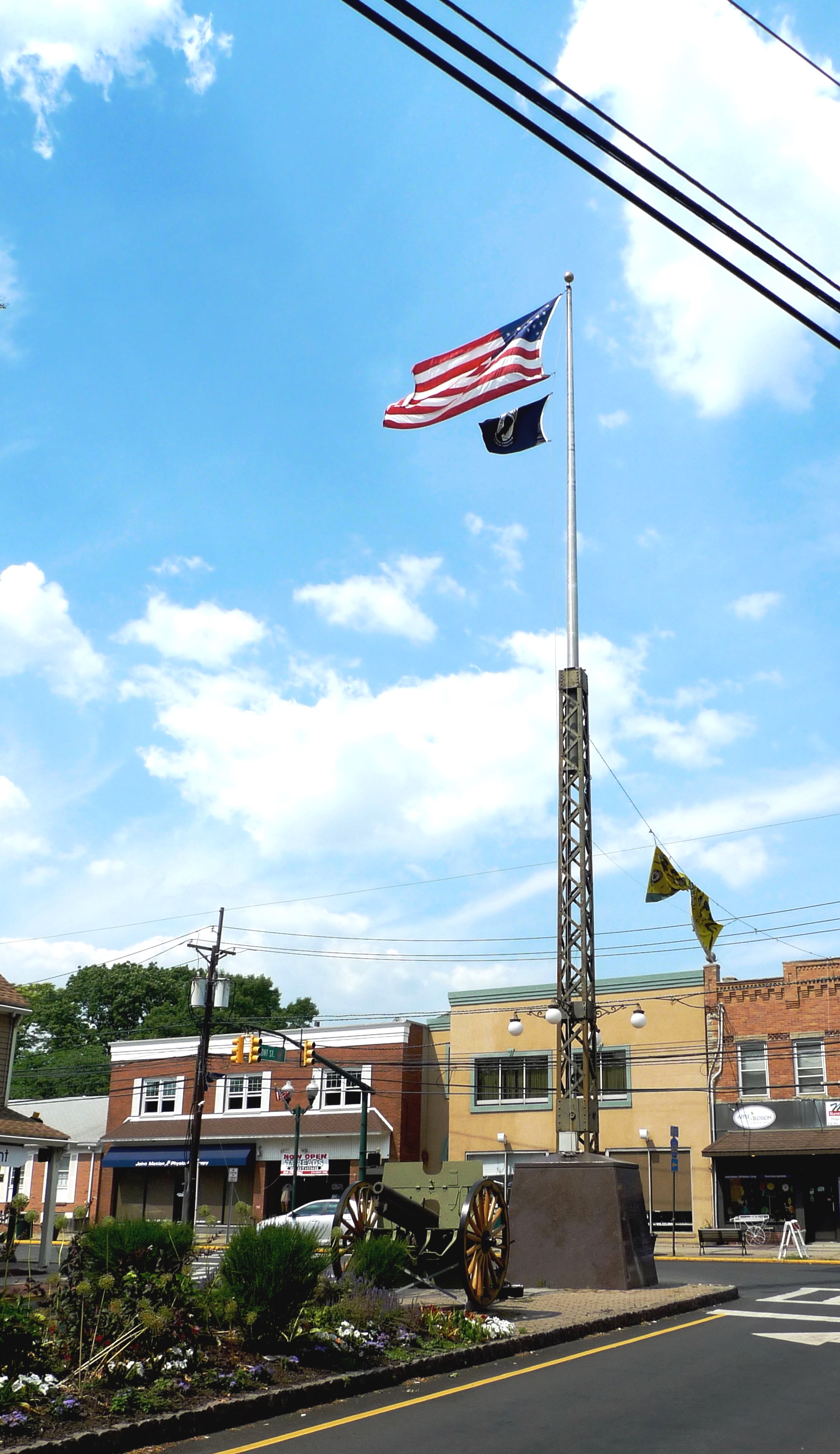 Zoom on the image : WWI Monument & Howitzer - Scotch Plains