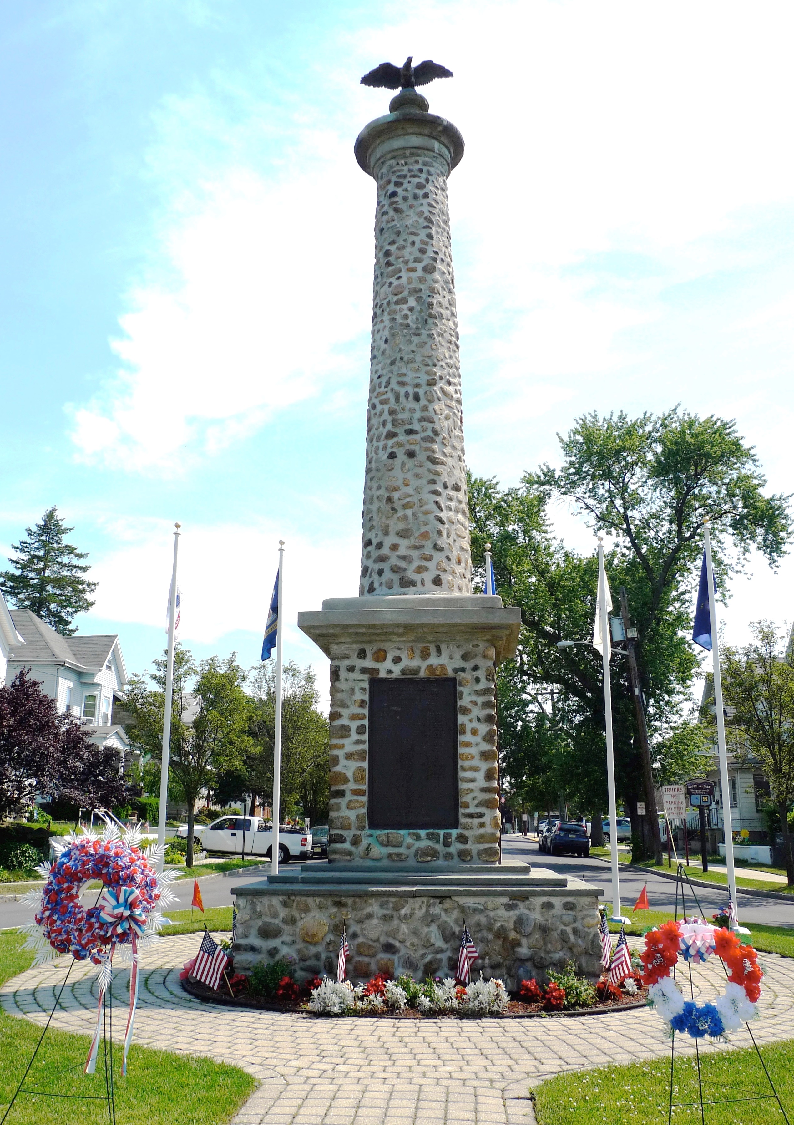 Zoom on the image : Soldiers & Sailors Monument - Wallington