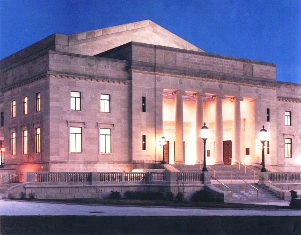 Zoom on the image : Trenton War Memorial - Trenton 