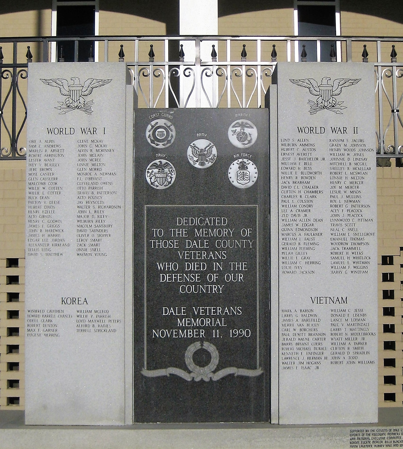 Zoom on the image : Dale County Veterans Memorial