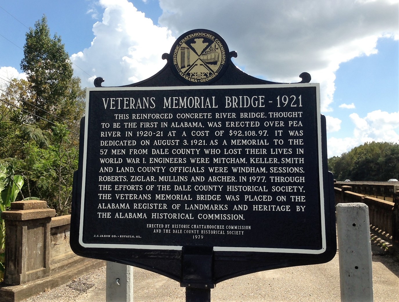 Zoom on the image : Veterans Memorial Bridge