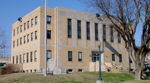 Zoom on the image : Baxter County Courthouse
