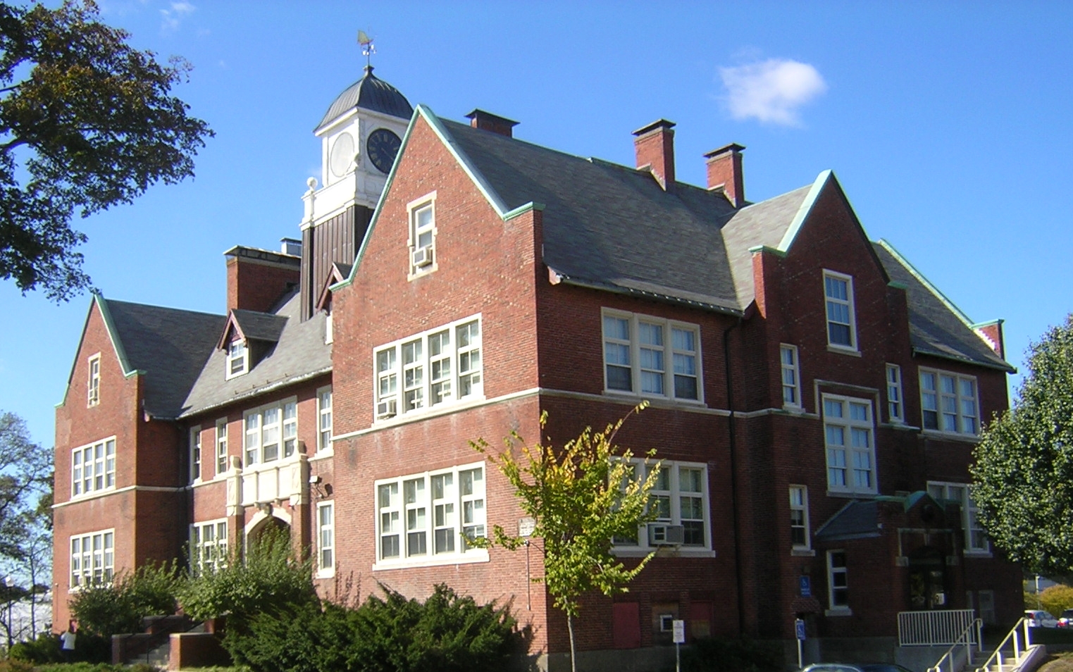 Zoom on the image : Edward B. Newton School