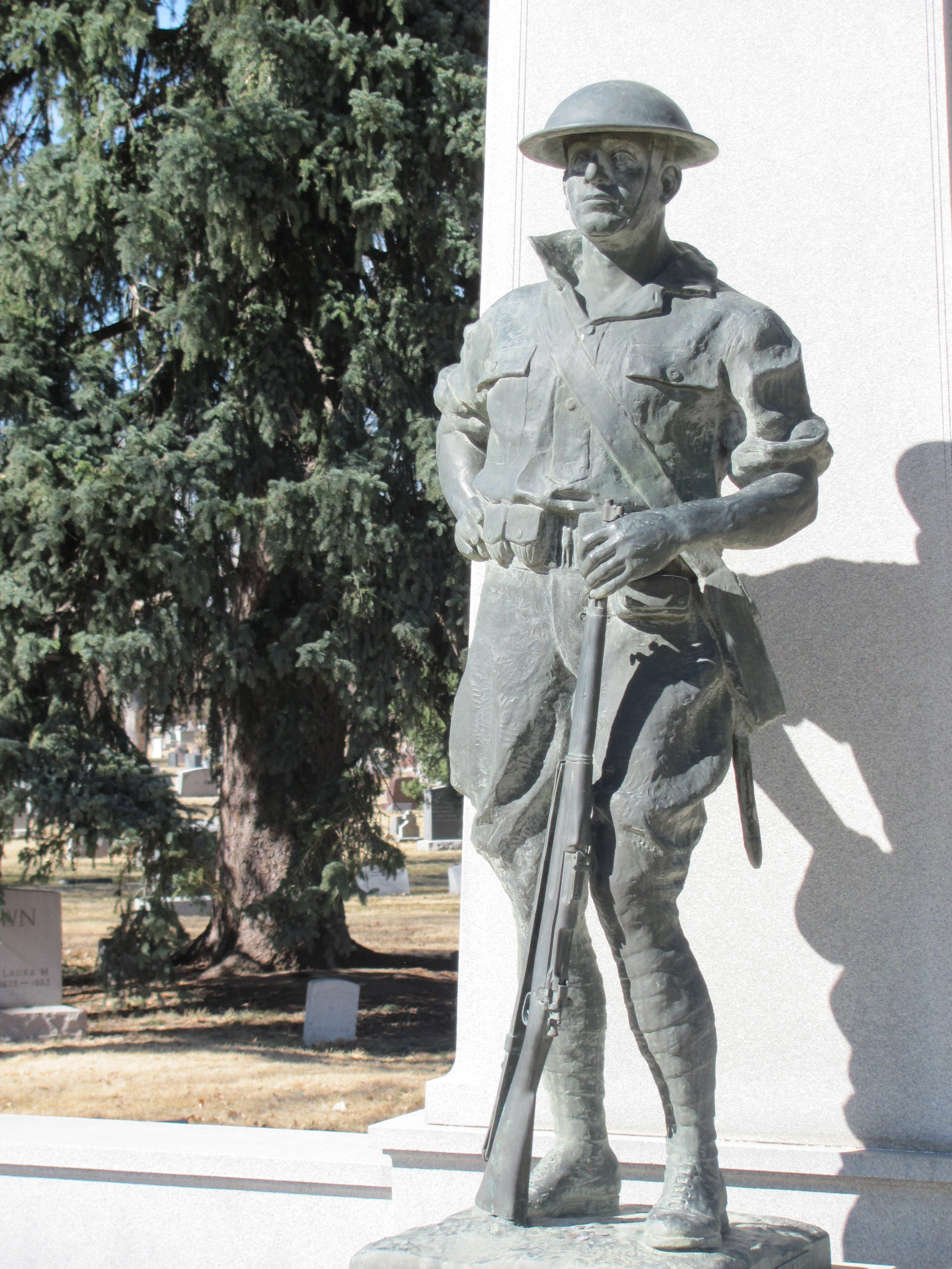 Zoom on the image : Lt. Francis Brown Lowry Memorial- Fairmount Cemetery