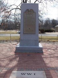 Zoom on the image : WW I Memorial - Veterans Memorial Plaza 