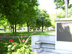 Zoom on the image : World War Memorial Ludington City Park