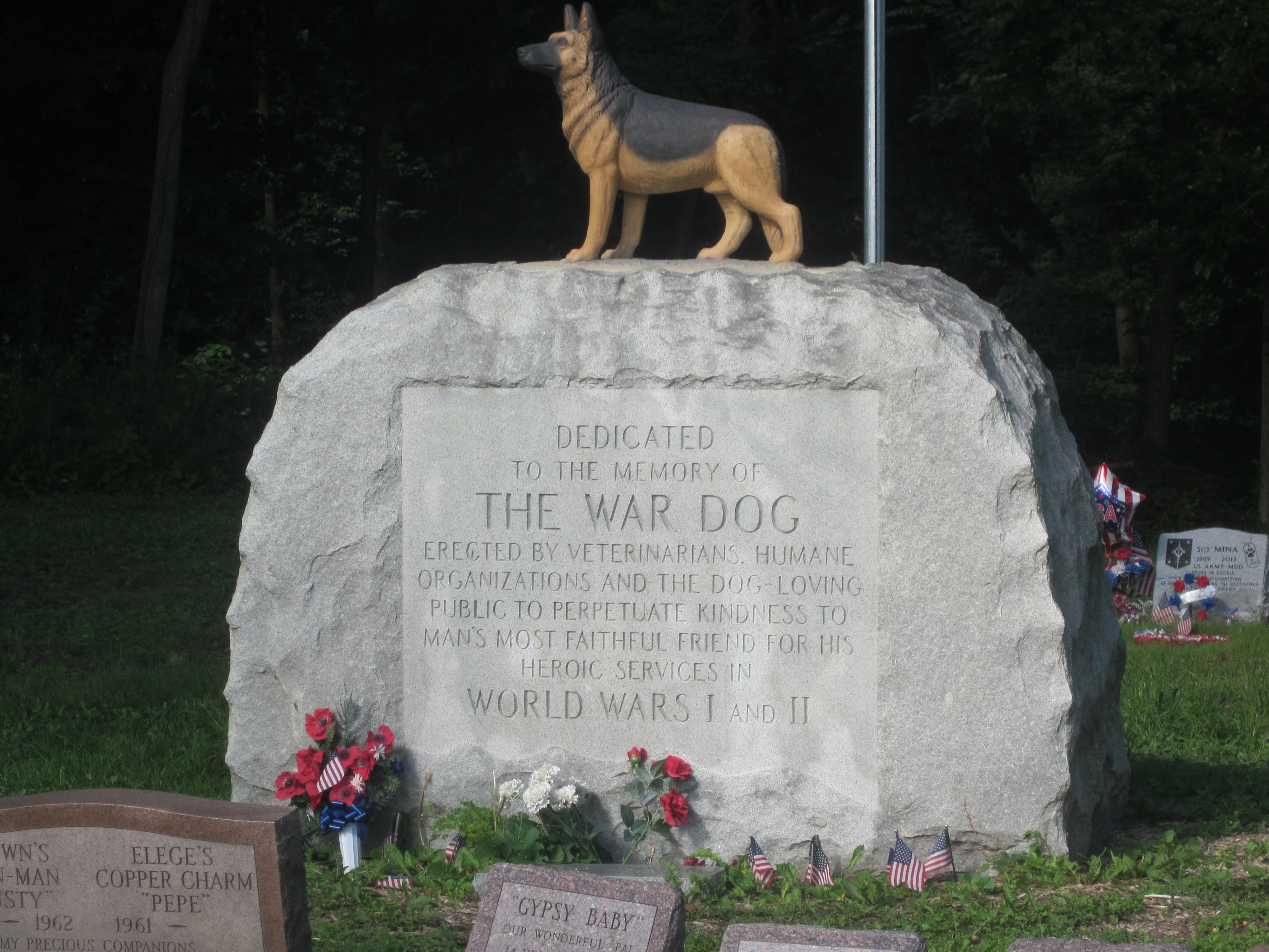 Zoom on the image : The War Dog Memorial