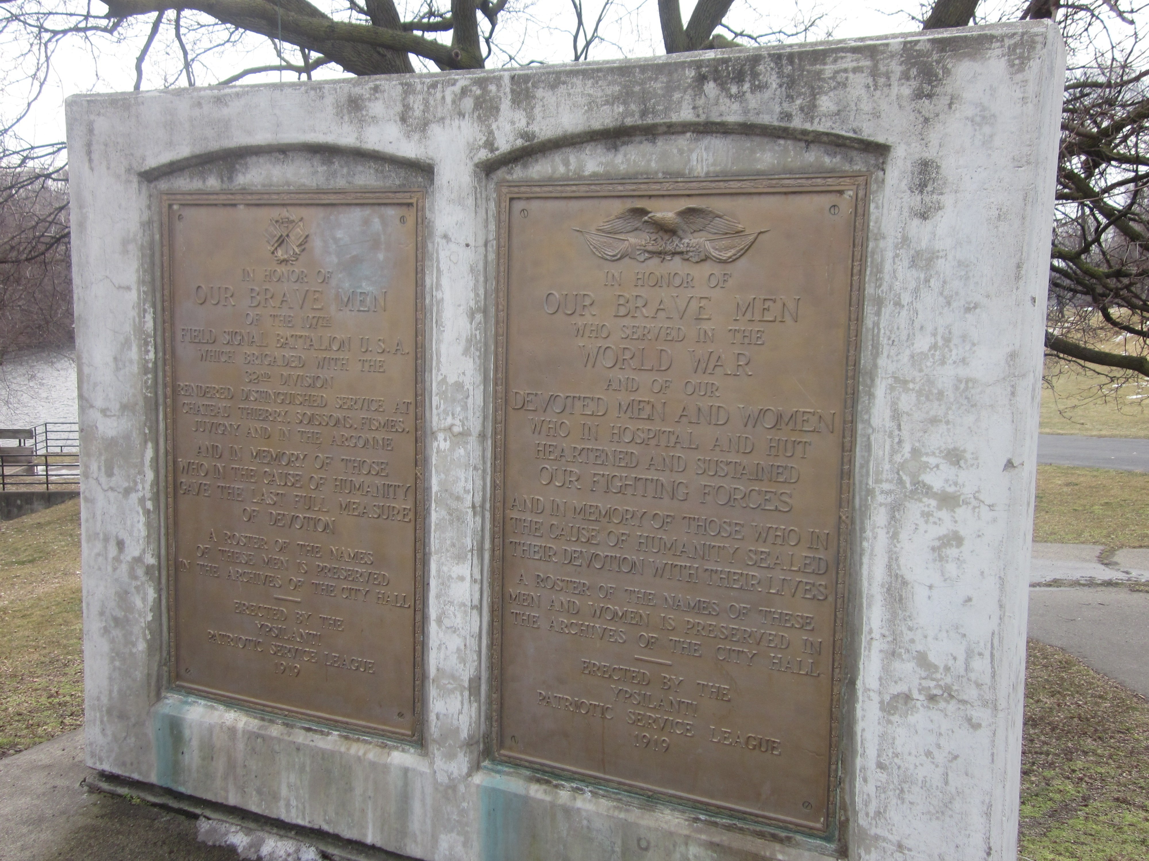 Zoom on the image : Ypsilanti WW1 Memorial
