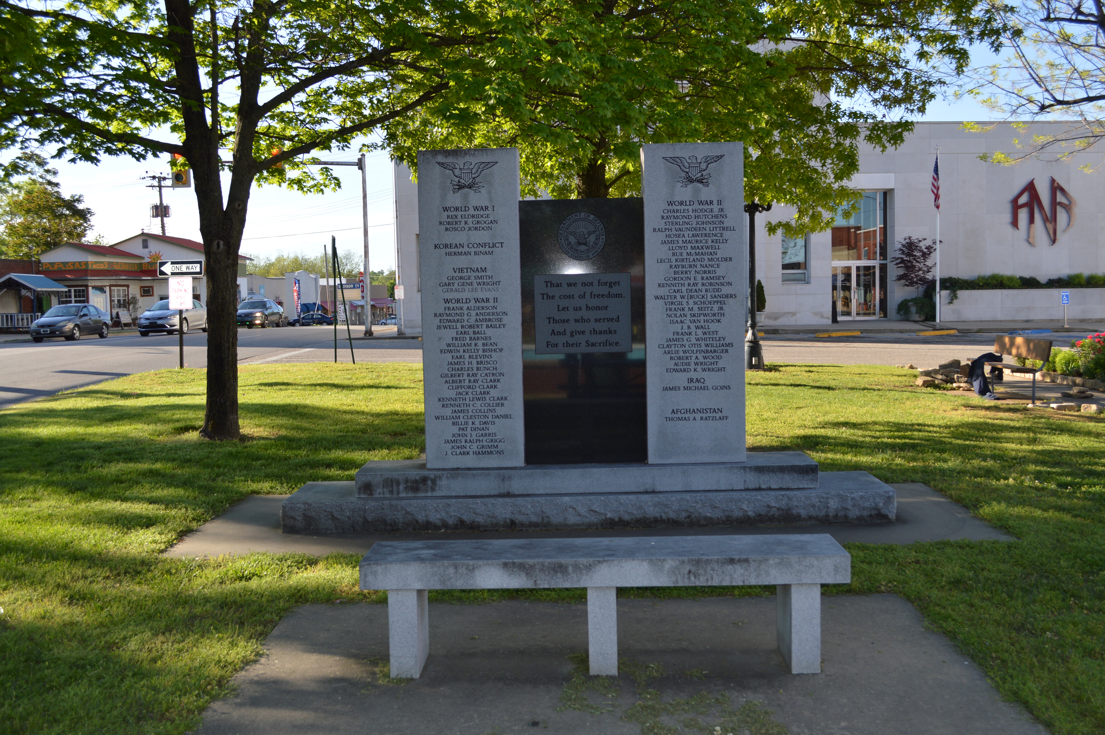 Zoom on the image : Berryville Town Square