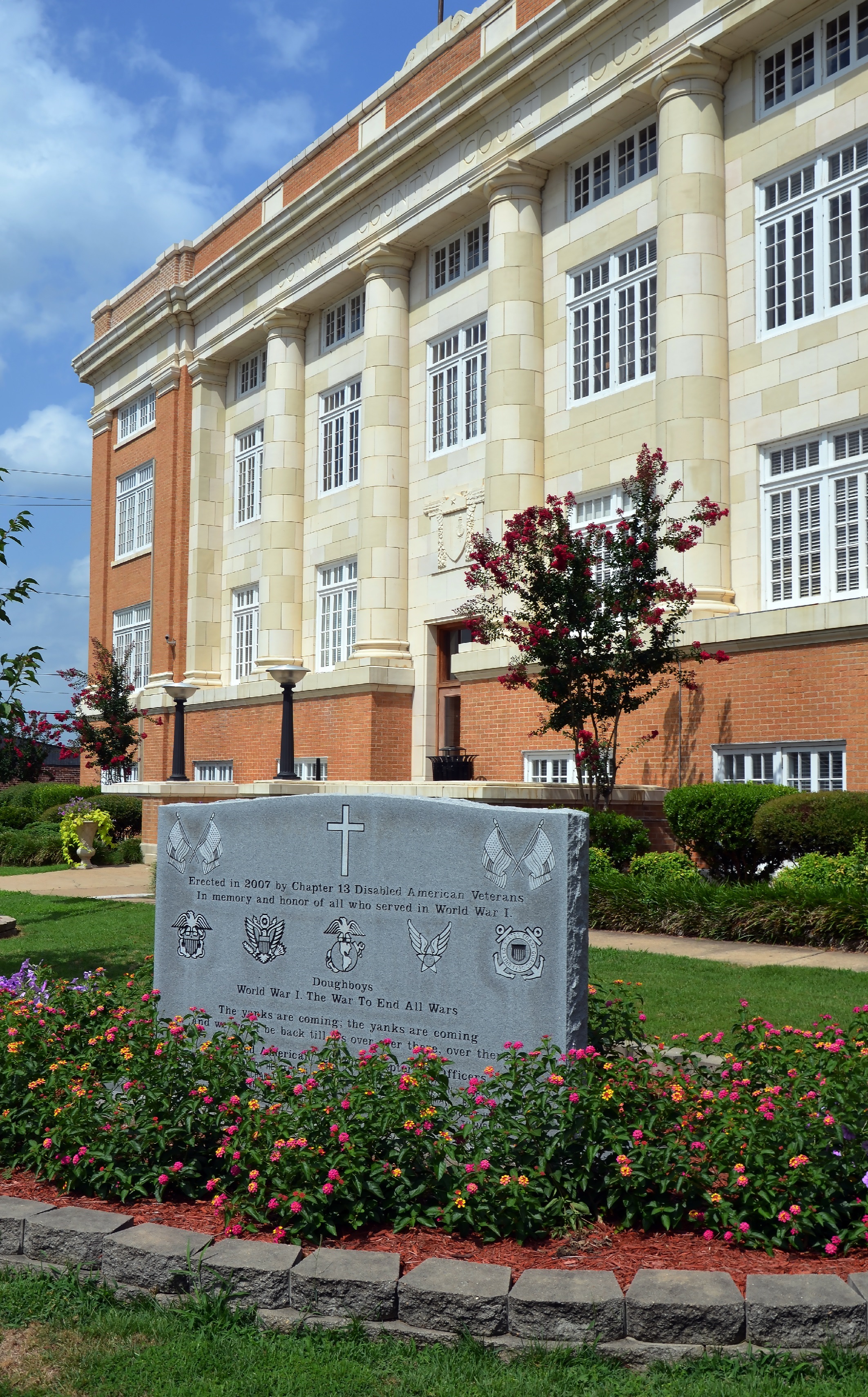 Zoom on the image : Conway County Courthouse