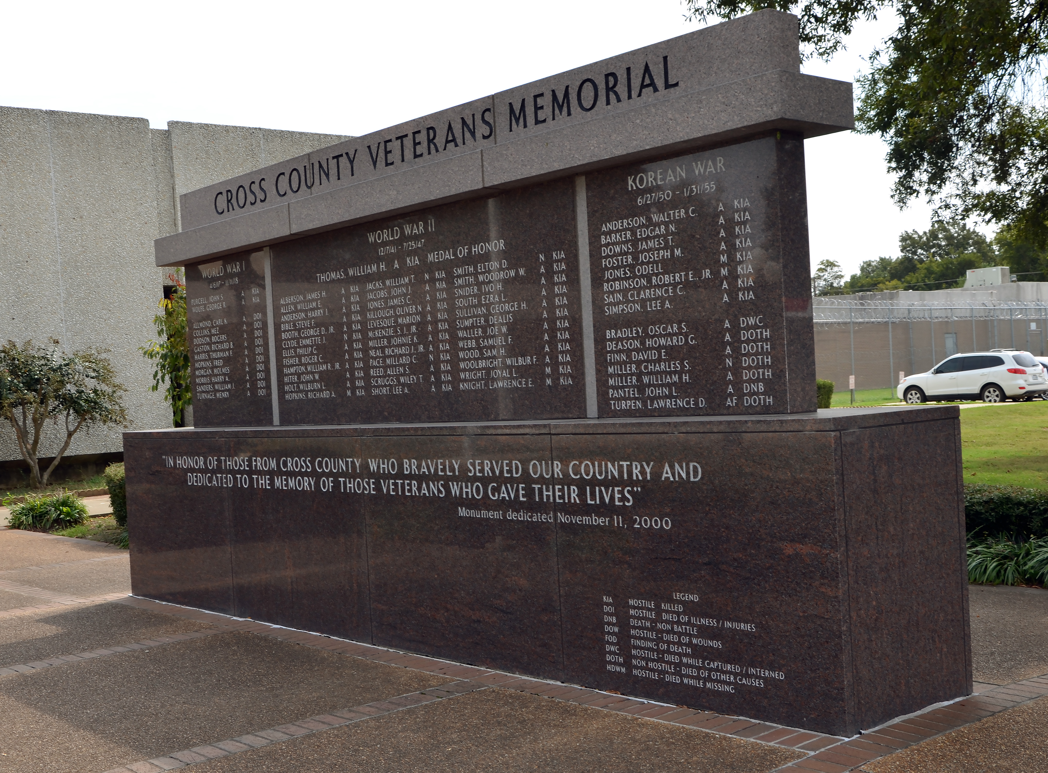 Zoom on the image : Cross County War Memorial