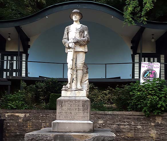 Zoom on the image : Eureka Springs Doughboy Monument