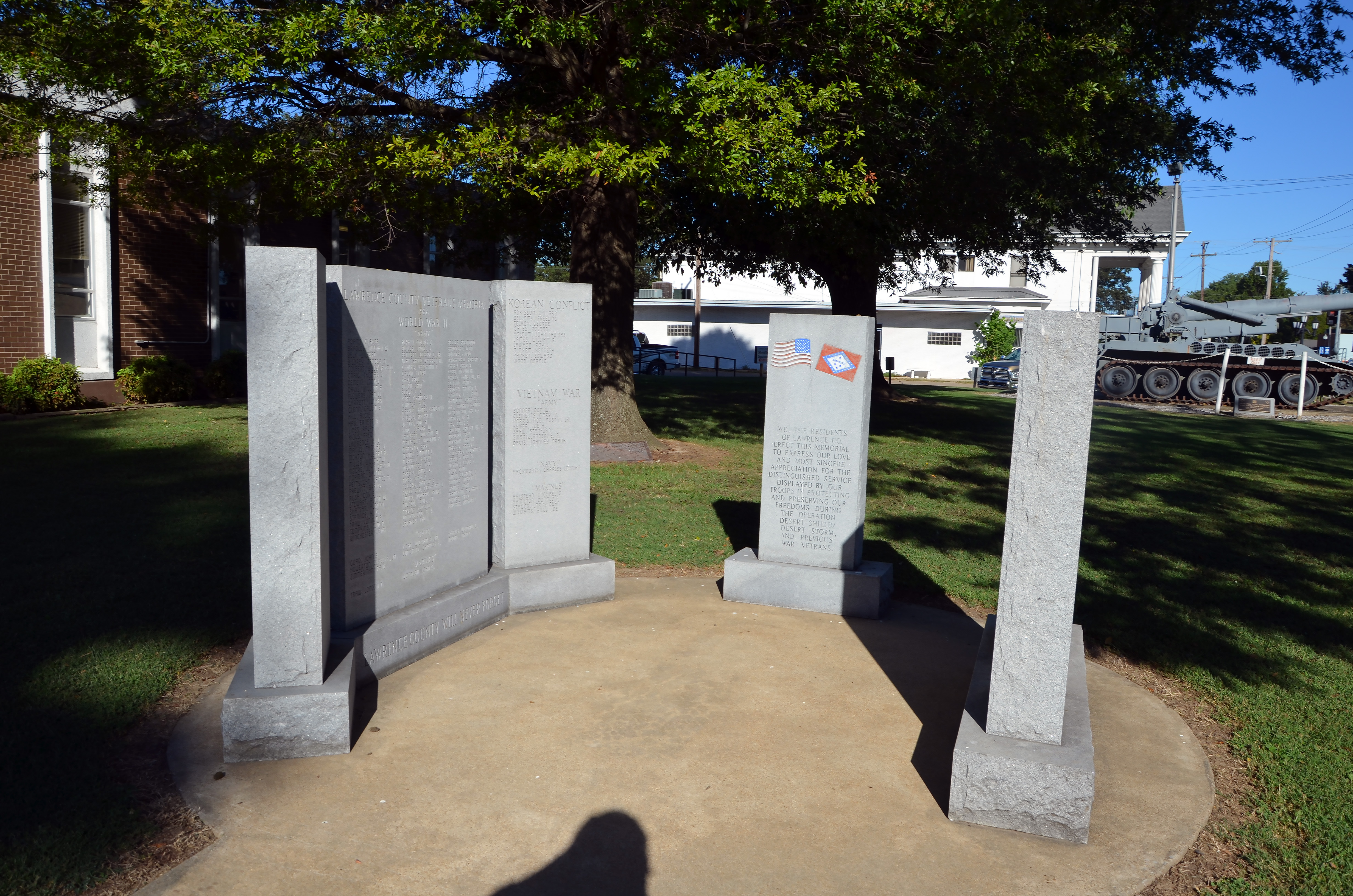 Zoom on the image : Lawrence County War Memorial