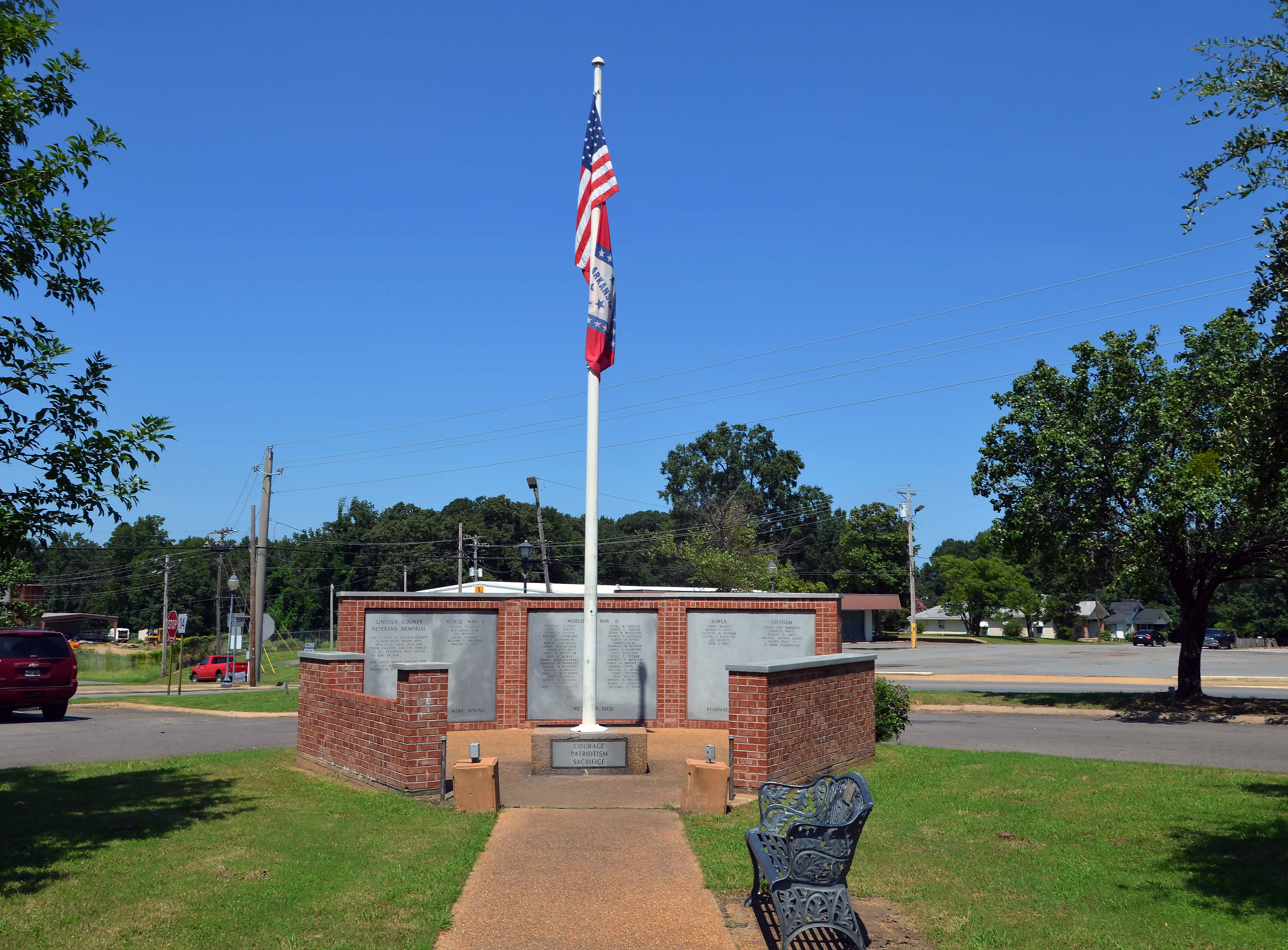 Zoom on the image : Lincoln County War Memorial