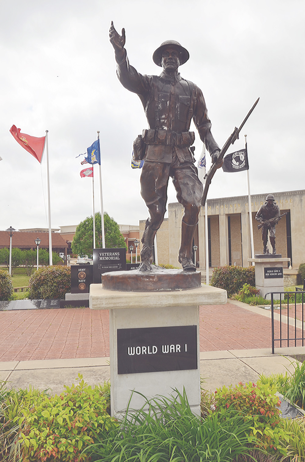 Zoom on the image : Pocahontas Doughboy Statue