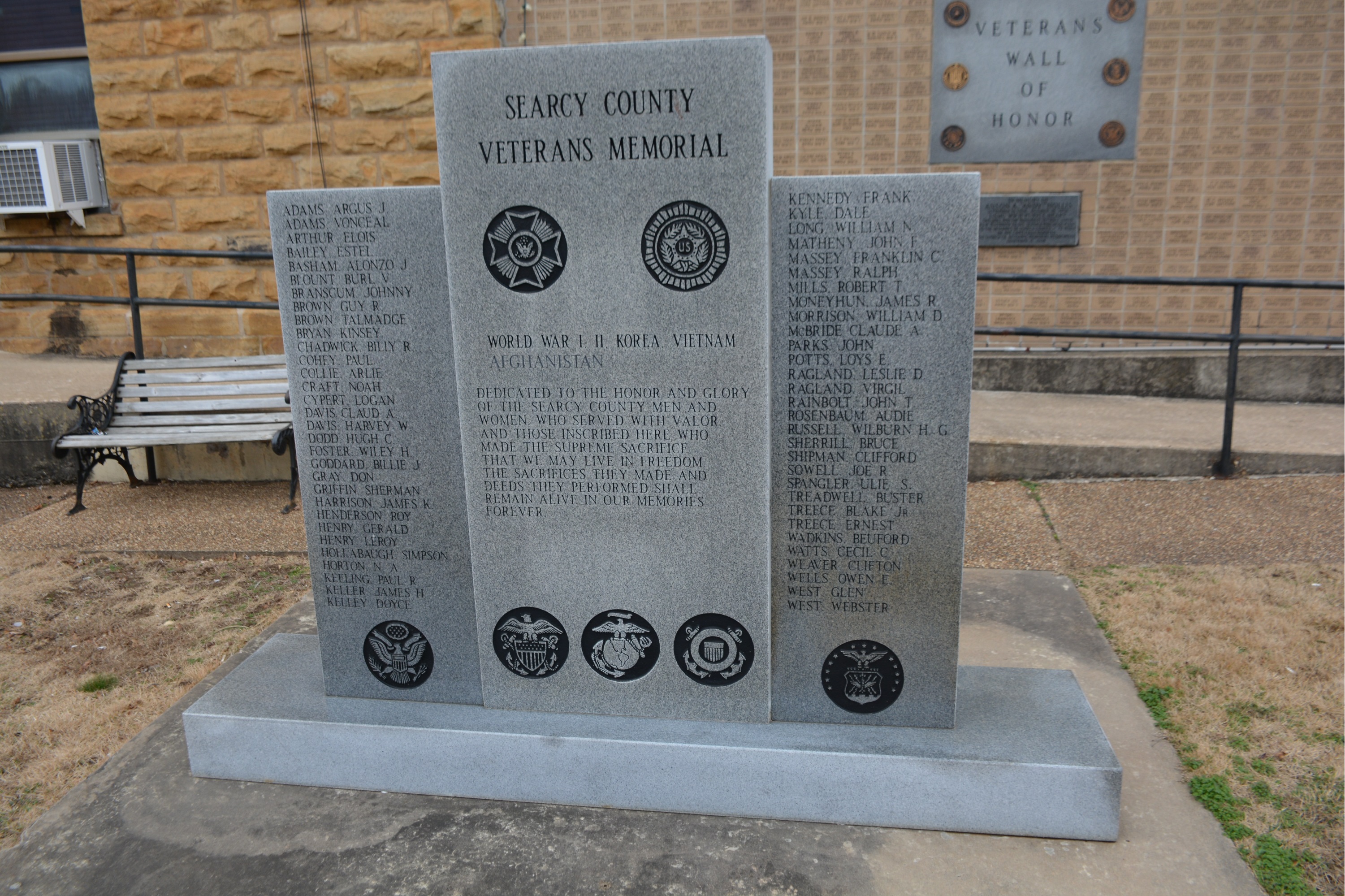 Zoom on the image : Searcy County War Memorial