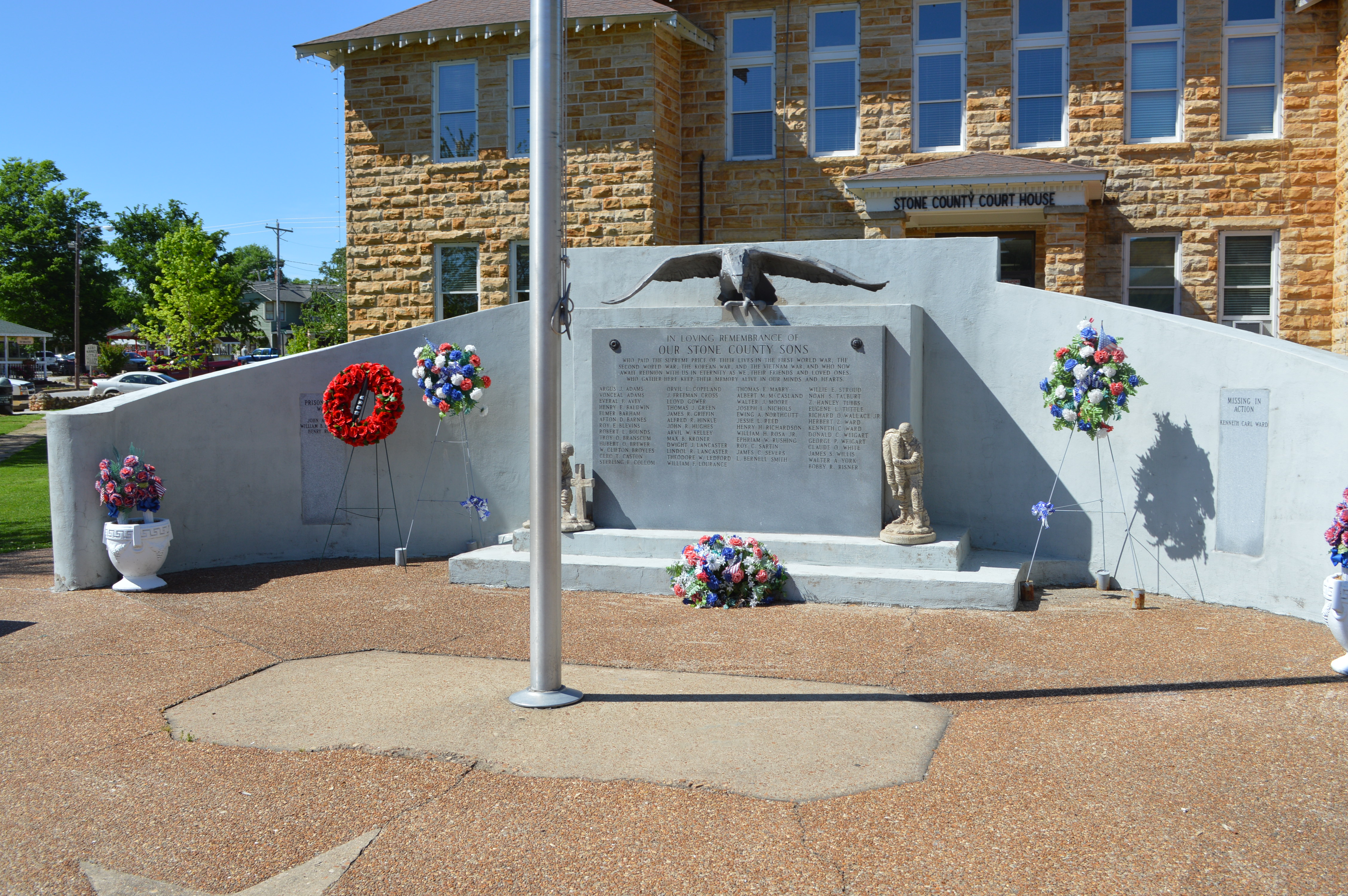 Zoom on the image : Stone County Courthouse