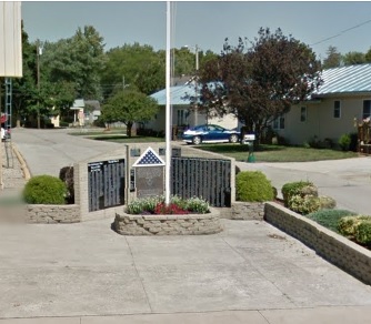 Zoom on the image : "Akron, IN. Men in Service" Memorial