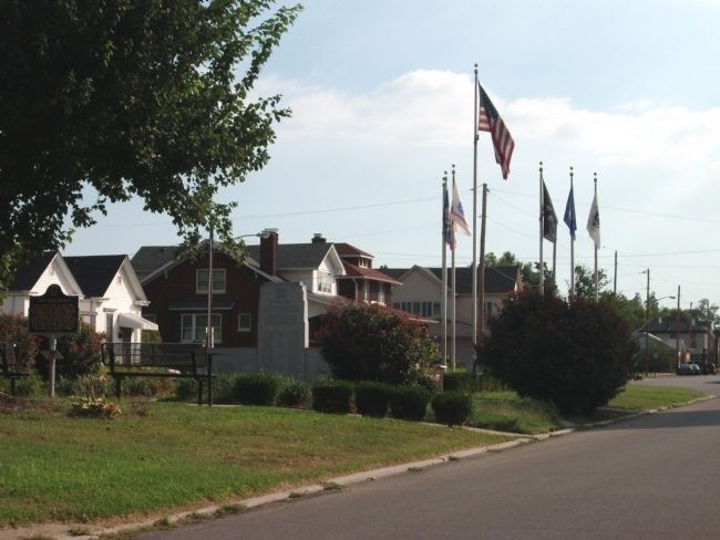 Zoom on the image : Floyd County Honor Roll & Veterans Memorial